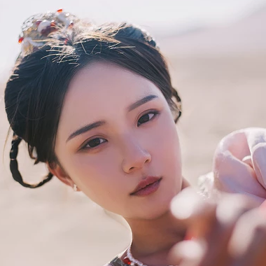 沙漠紅衣女子頭像，唯美古風(fēng)真人頭像