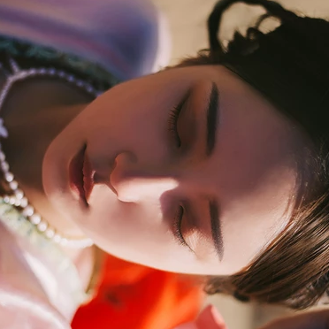 沙漠紅衣女子頭像，唯美古風(fēng)真人頭像