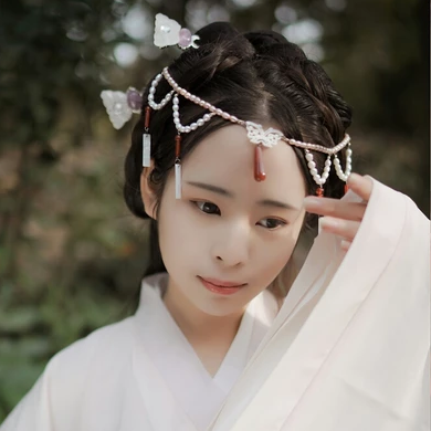 楓葉帶團(tuán)扇女生頭像，唯美古風(fēng)真人頭像