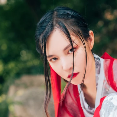 紅衣喝酒女生頭像，唯美古風(fēng)真人頭像