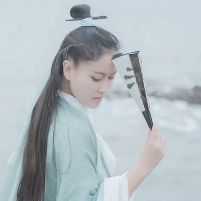 素衣俠客女生頭像，唯美古風(fēng)真人頭像