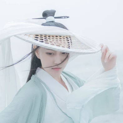 素衣俠客女生頭像，唯美古風(fēng)真人頭像