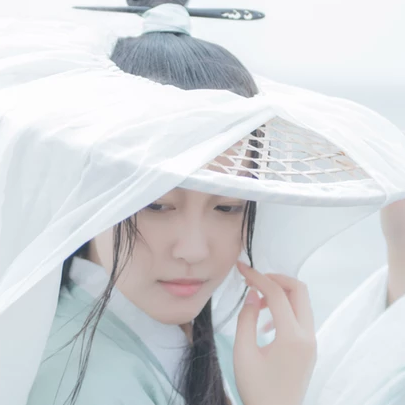 素衣俠客女生頭像，唯美古風(fēng)真人頭像