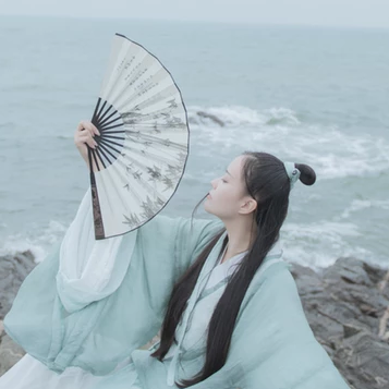 素衣俠客女生頭像，唯美古風(fēng)真人頭像