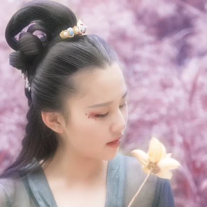 紫色文藝女生頭像，唯美古風真人頭像