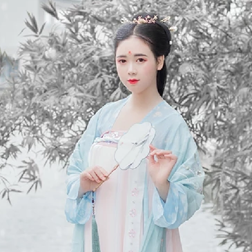 雪景帶團扇女生頭像，唯美古風真人頭像