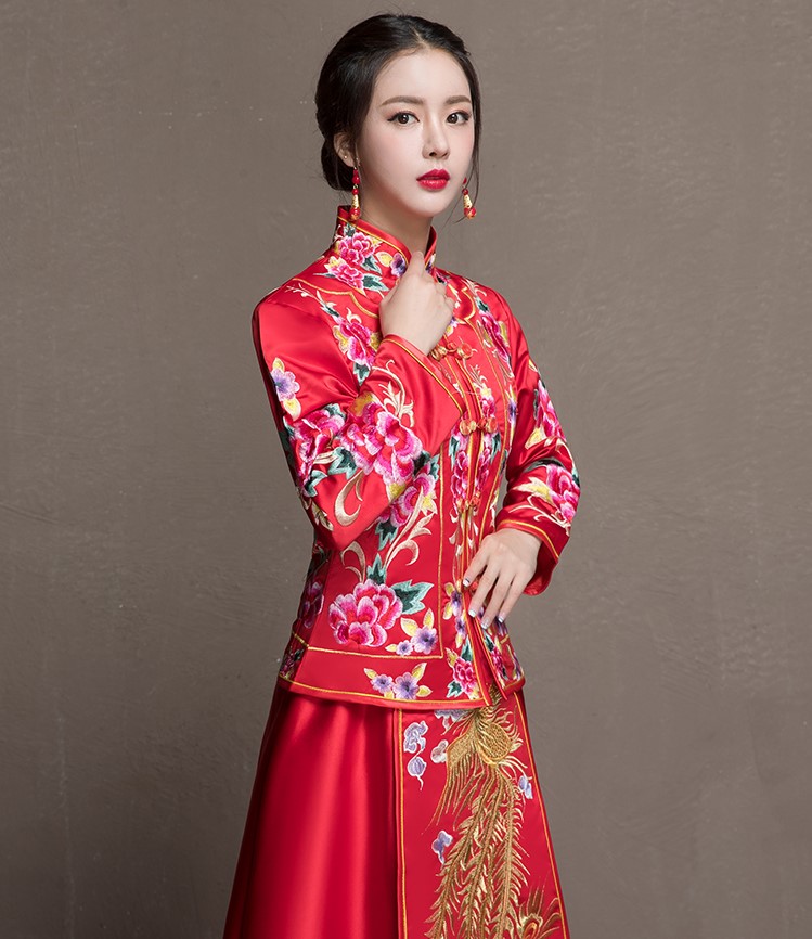 牡丹花新娘結(jié)婚禮服，金風(fēng)裙擺中式禮服