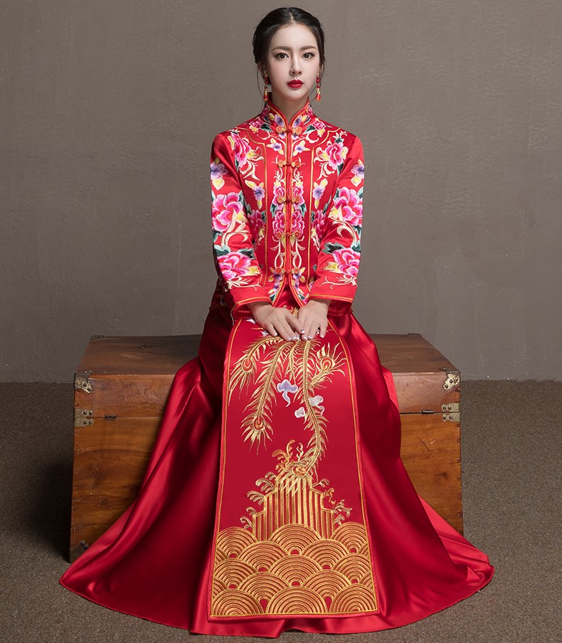 牡丹花新娘結(jié)婚禮服，金風(fēng)裙擺中式禮服