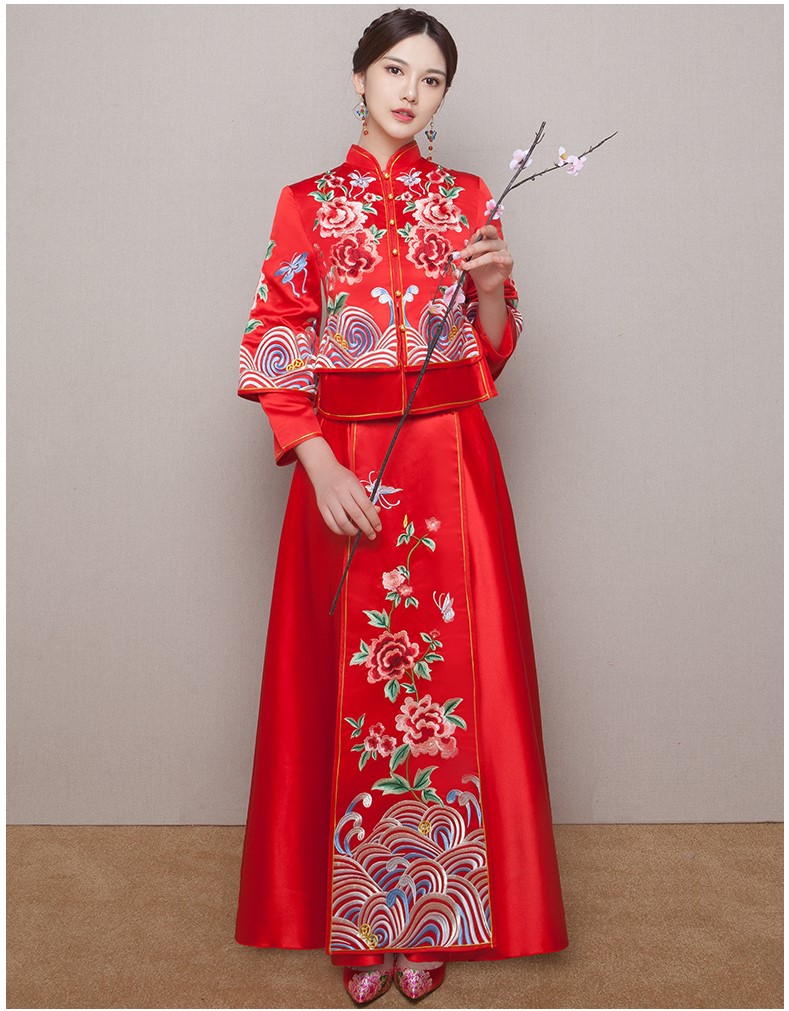 牡丹花刺繡新娘結(jié)婚禮服，波浪紋邊中式禮服