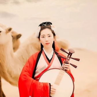 大漠紅衣帶傘女生頭像，唯美古風(fēng)真人頭像