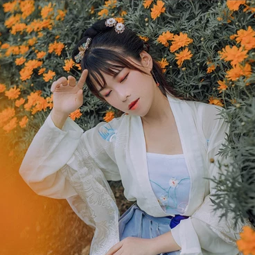 秋菊花香女生頭像，唯美古風(fēng)真人頭像