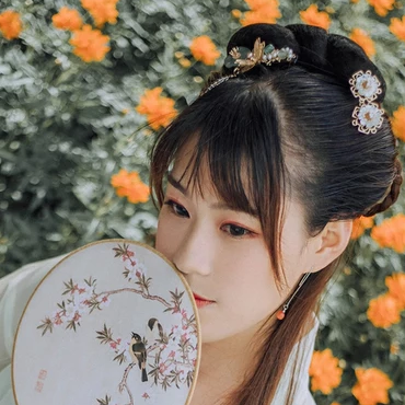 秋菊花香女生頭像，唯美古風(fēng)真人頭像