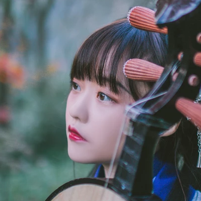 文藝彈琵琶女生頭像，唯美古風真人頭像