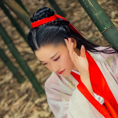 紅衣帶面具扇女生頭像，唯美古風(fēng)真人頭像