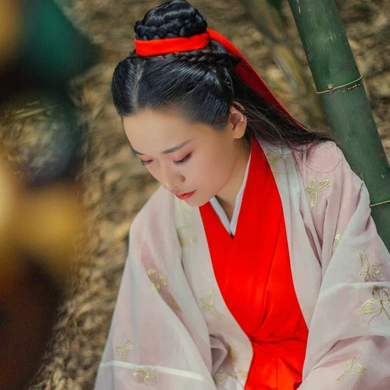 紅衣帶面具扇女生頭像，唯美古風(fēng)真人頭像