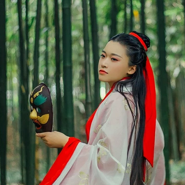 紅衣帶面具扇女生頭像，唯美古風(fēng)真人頭像