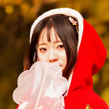 銀杏紅衣閨蜜頭像，唯美古風(fēng)真人頭像