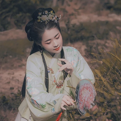 云鶴漢服帶傘頭像，唯美古風(fēng)真人頭像