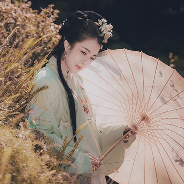 云鶴漢服帶傘頭像，唯美古風(fēng)真人頭像