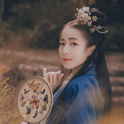 云鶴漢服帶傘頭像，唯美古風(fēng)真人頭像