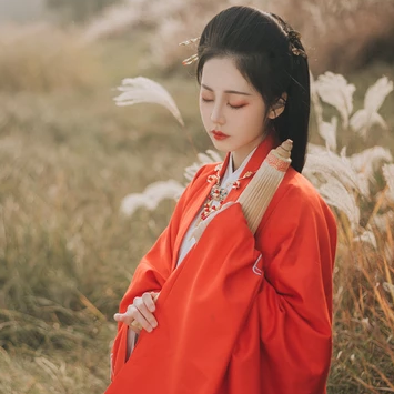 紅衣蒹葭帶傘頭像，唯美古風真人頭像