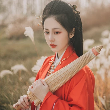 紅衣蒹葭帶傘頭像，唯美古風真人頭像