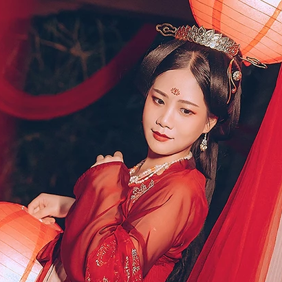 紅衣帶團(tuán)扇女生頭像，唯美古風(fēng)真人頭像