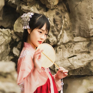 小清新粉衣帶團(tuán)扇女生頭像，唯美古風(fēng)真人頭像