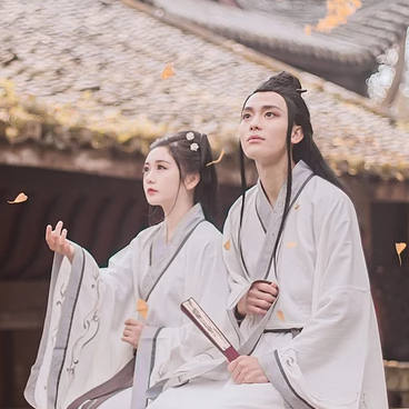 銀杏樹(shù)下情侶頭像，唯美古風(fēng)真人頭像