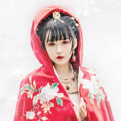 雪花飛舞紅衣女生頭像，唯美古風真人頭像