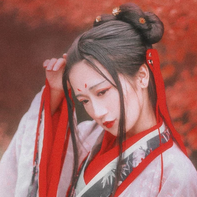 楓葉紅女生頭像，唯美古風(fēng)真人頭像