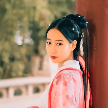 紅紗帶折扇女文藝生頭像，唯美古風(fēng)真人頭像