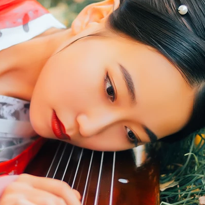 紅紗帶折扇女文藝生頭像，唯美古風(fēng)真人頭像