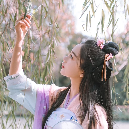 高貴紫衣紅紗帶傘女生頭像，唯美古風(fēng)真人頭像