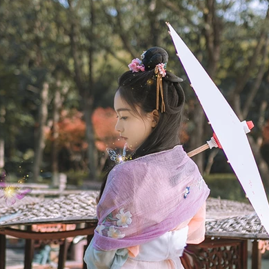 高貴紫衣紅紗帶傘女生頭像，唯美古風(fēng)真人頭像