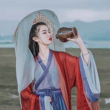 草原喝酒閨蜜頭像，唯美古風(fēng)真人頭像