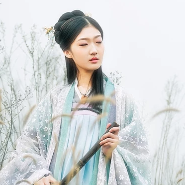 淡藍(lán)色文藝女生頭像，唯美古風(fēng)真人頭像