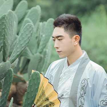 文藝男生帶折扇頭像，唯美古風(fēng)真人頭像