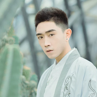 文藝男生帶折扇頭像，唯美古風(fēng)真人頭像
