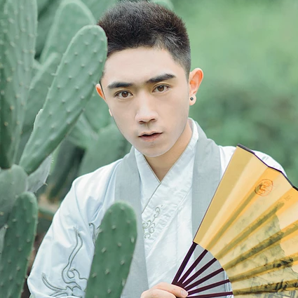 文藝男生帶折扇頭像，唯美古風(fēng)真人頭像