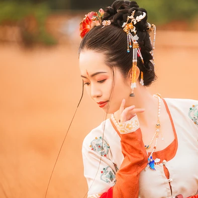 嬌艷文藝女生頭像，唯美古風真人頭像