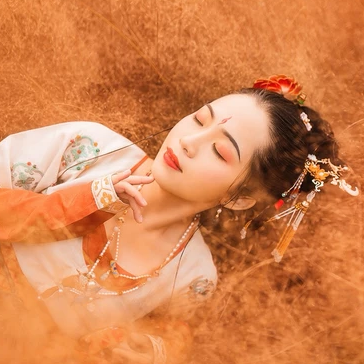 嬌艷文藝女生頭像，唯美古風真人頭像