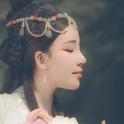 淡雅少女帶團扇頭像，唯美古風真人頭像