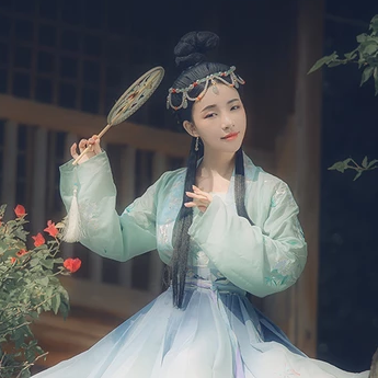 淡雅少女帶團扇頭像，唯美古風真人頭像