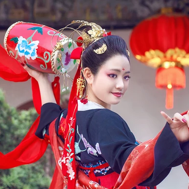 嬌艷紅色帶傘女生頭像，唯美古風(fēng)真人頭像