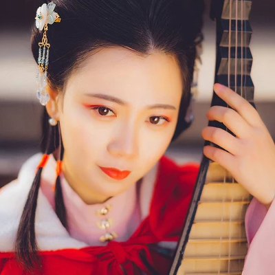 紅色披風(fēng)帶琵琶文藝頭像，唯美古風(fēng)真人頭像