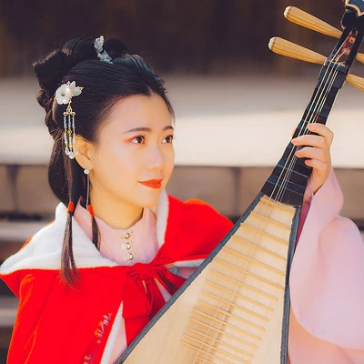 紅色披風(fēng)帶琵琶文藝頭像，唯美古風(fēng)真人頭像