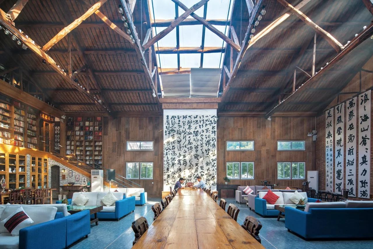 讓時(shí)光和經(jīng)歷變成一本書(shū)：中國(guó)首家圖書(shū)館民宿