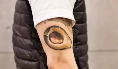 水墨人體彩繪藝術(shù)，傳統(tǒng)國(guó)畫(huà)與時(shí)尚刺青的融合