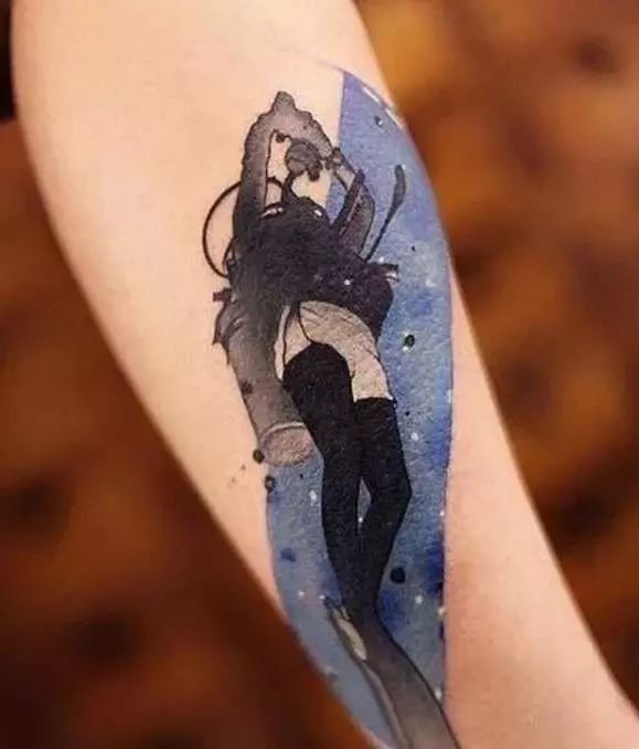 水墨人體彩繪藝術(shù)，傳統(tǒng)國(guó)畫(huà)與時(shí)尚刺青的融合